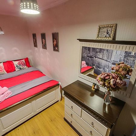 Apartmán Золотой Квадрат Шевченко 75 Almaty Exteriér fotografie