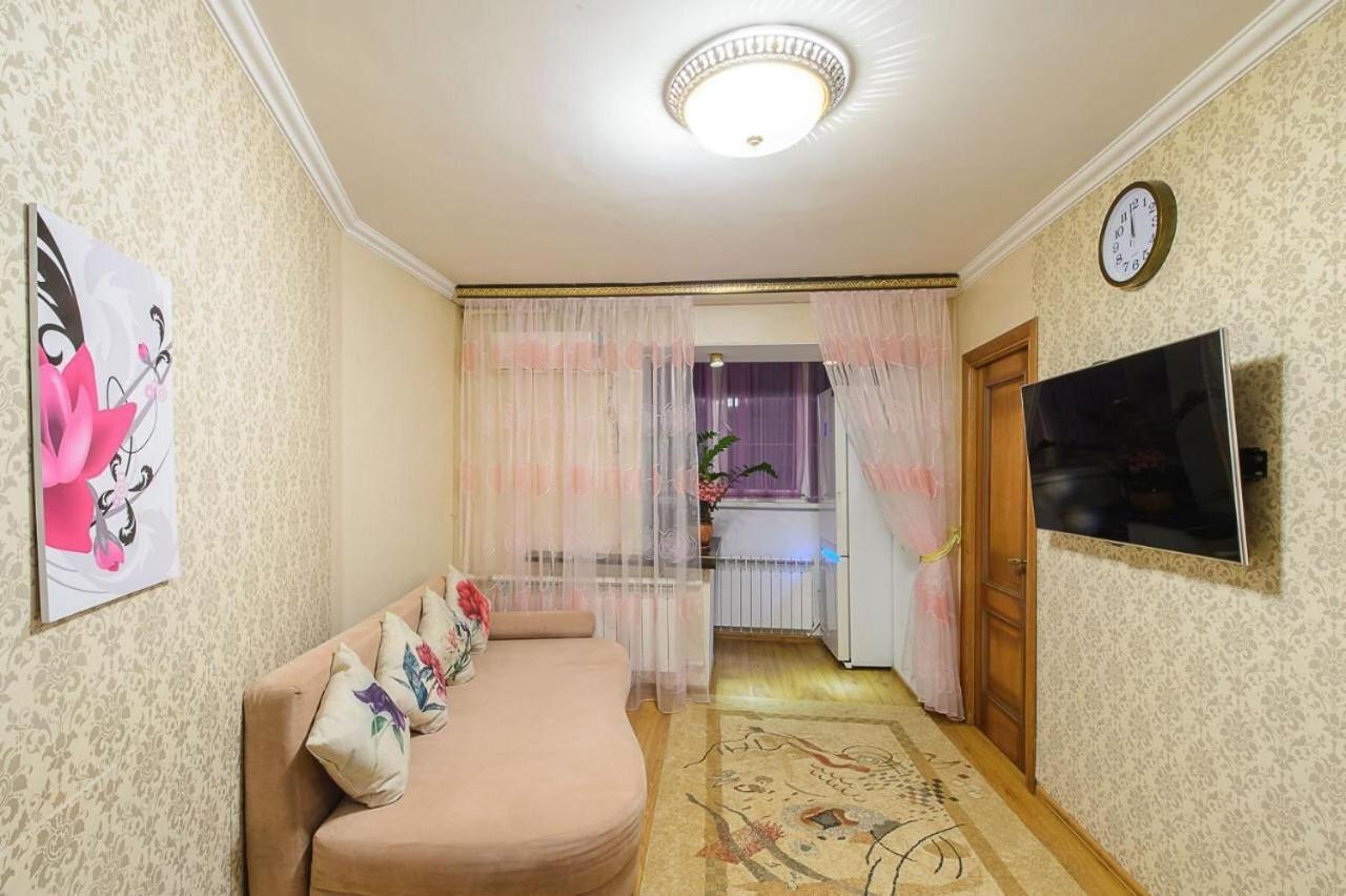 Apartmán Золотой Квадрат Шевченко 75 Almaty Exteriér fotografie