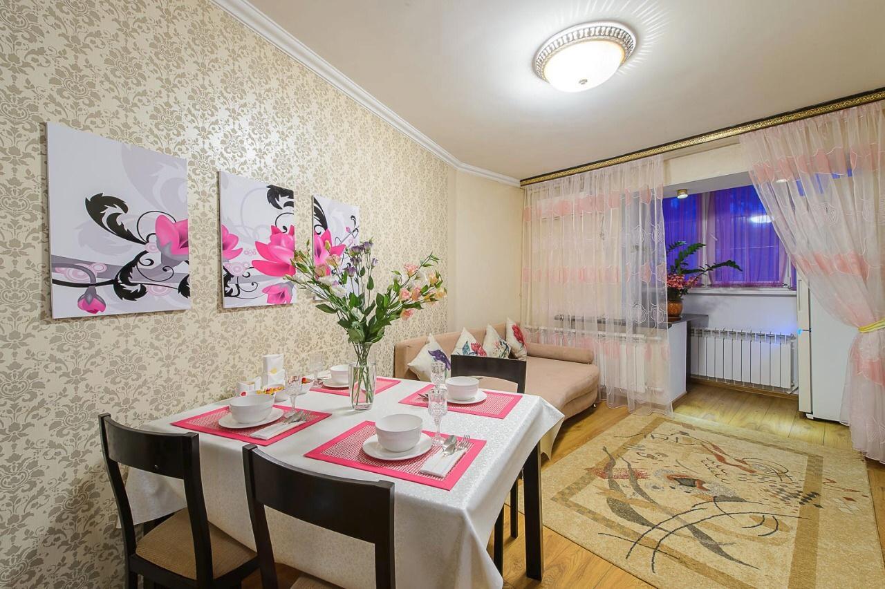 Apartmán Золотой Квадрат Шевченко 75 Almaty Exteriér fotografie