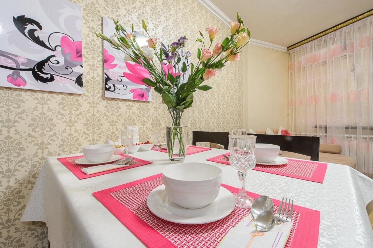 Apartmán Золотой Квадрат Шевченко 75 Almaty Exteriér fotografie